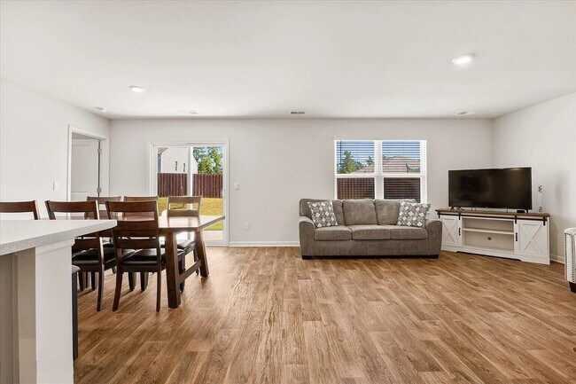 Building Photo - Beautiful 3-Bedroom Home for Rent in Seabr...