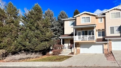 Building Photo - 1285 S Alpine Way