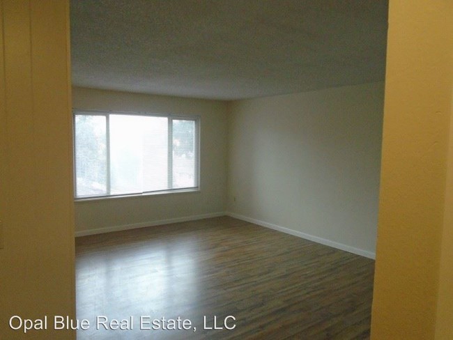 Building Photo - 2108 NE 85th St