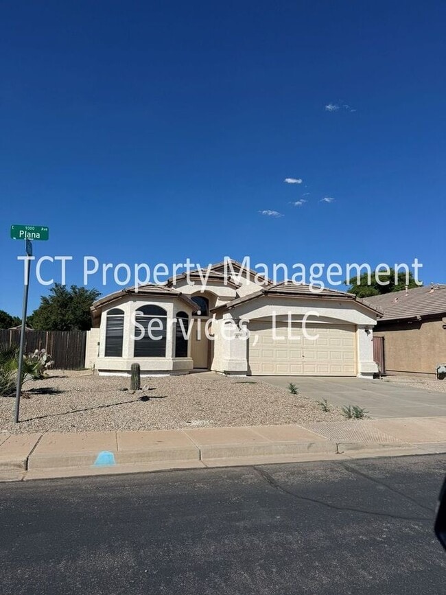 Building Photo - 9302 E Plana Ave