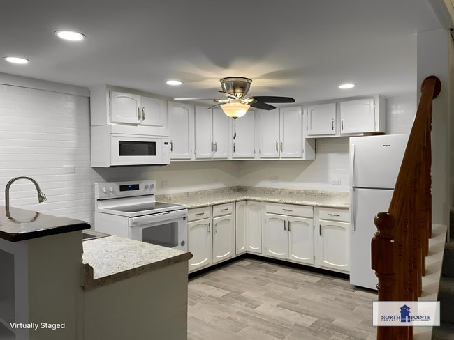 Foto del edificio - Newly Updated 4 Bedroom 1 Bathroom Townhom...