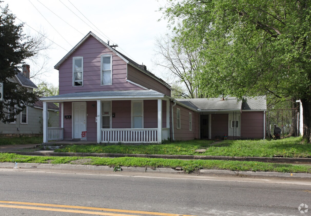 Primary Photo - 215 NW Gordon St