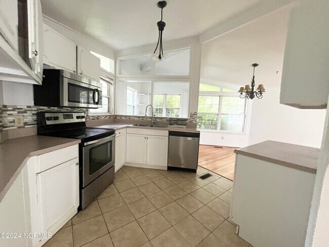 Building Photo - 1619 Midgett Dr