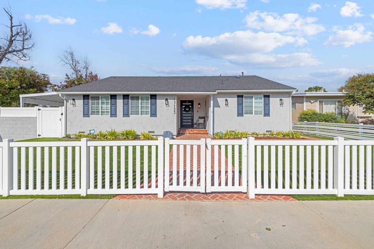 Foto principal - 17155 Bullock St