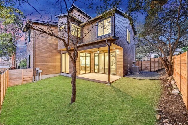 Foto del edificio - 2401 Trailside Dr