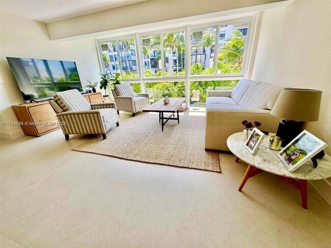 Foto del edificio - 555 Crandon Blvd