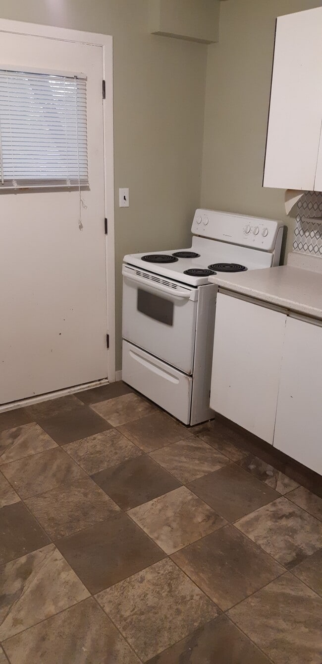 Building Photo - 32 Washburn St