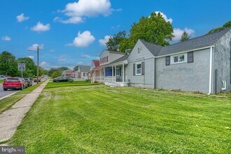 Building Photo - 4722 Raspe Ave