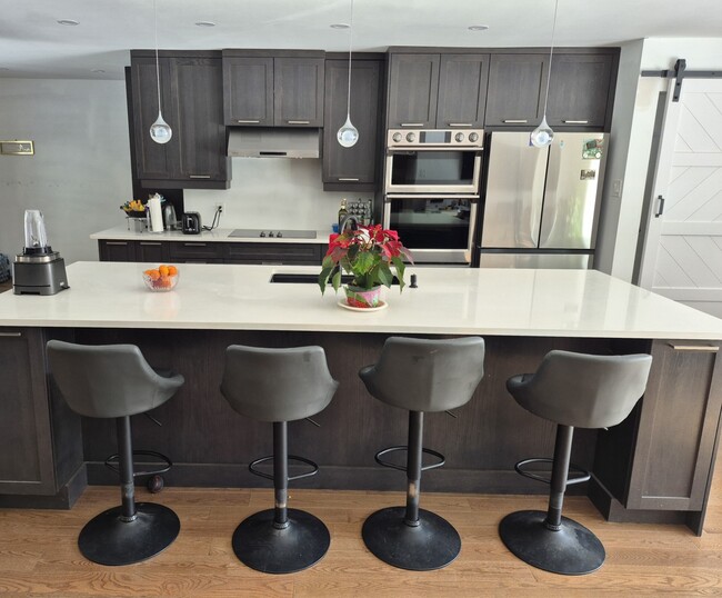 Building Photo - 621 John Kennedy Way