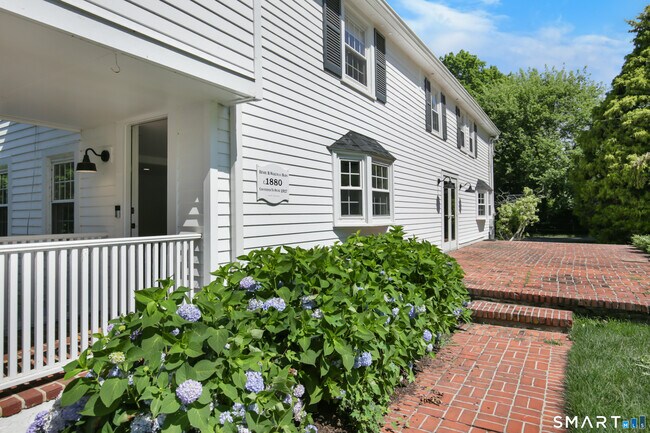 Building Photo - 4 Wake Robin Rd