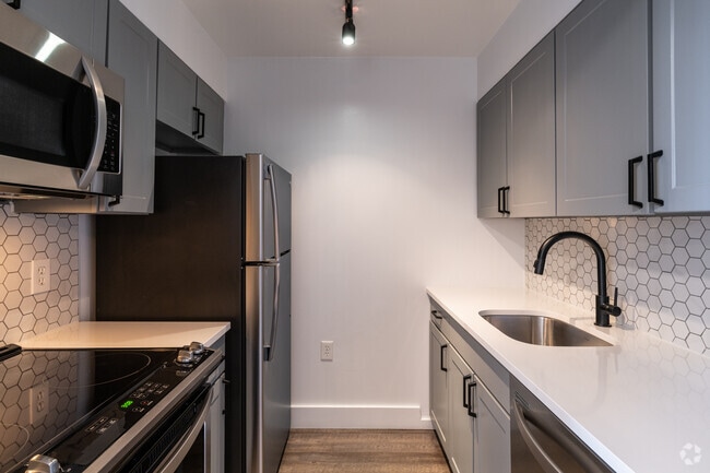 1BR, 1BA - 583SF - Observer Park
