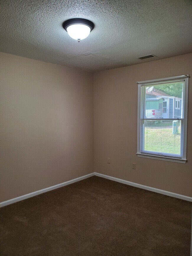 Foto del edificio - 300 Gurley Dr NW