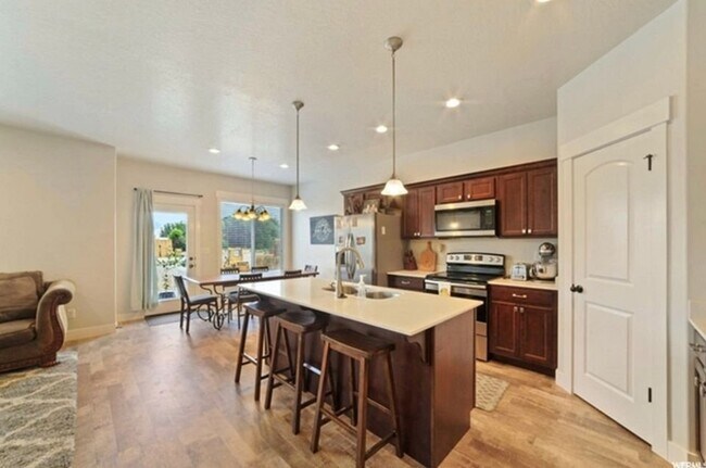 Foto del edificio - 52 N 2000 W