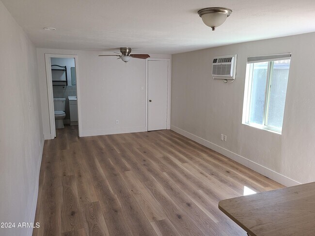 Foto del edificio - 145 W Wickenburg Way