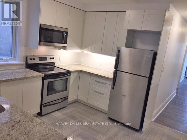 Photo du bâtiment - 734 St Clair Ave W