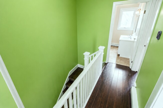 Photo du bâtiment - 129 Craigmillar Ave