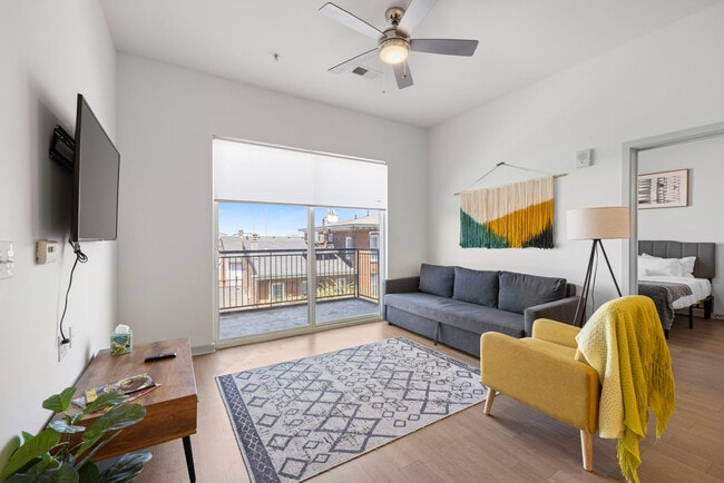 Building Photo - 633 E Main St