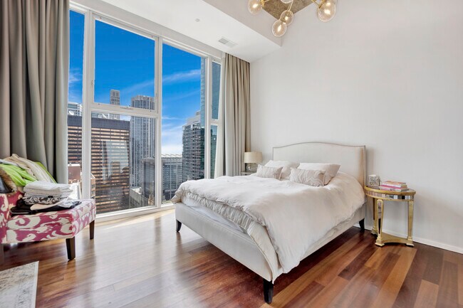 Foto del edificio - 550 N Saint Clair St