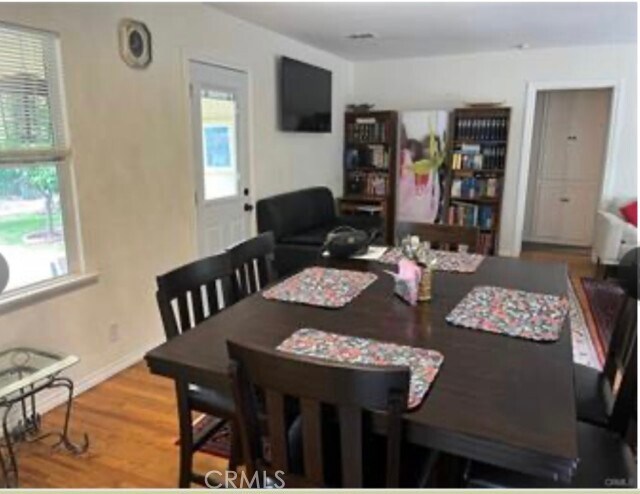 Foto del edificio - 6861 N White Oak Ave