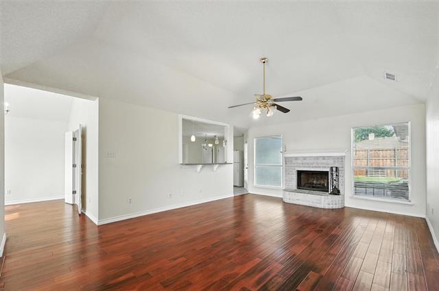 Foto del edificio - 2711 Primrose Ln
