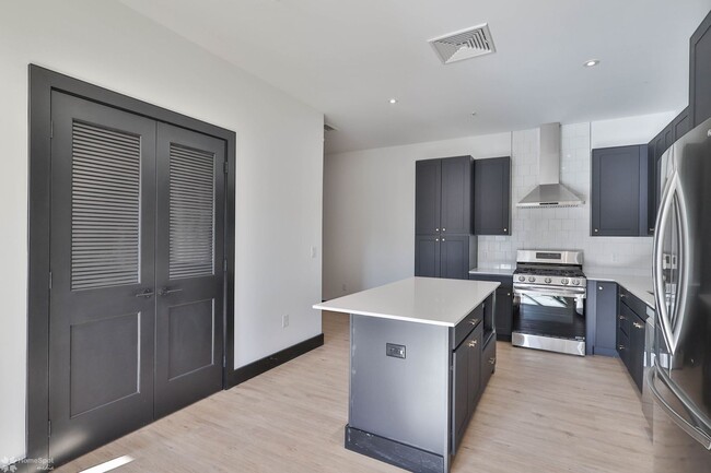 Foto del edificio - Two-bedroom apartments coming available at...