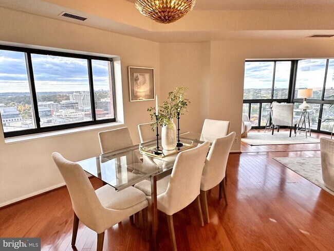 Building Photo - 900 N Stafford St