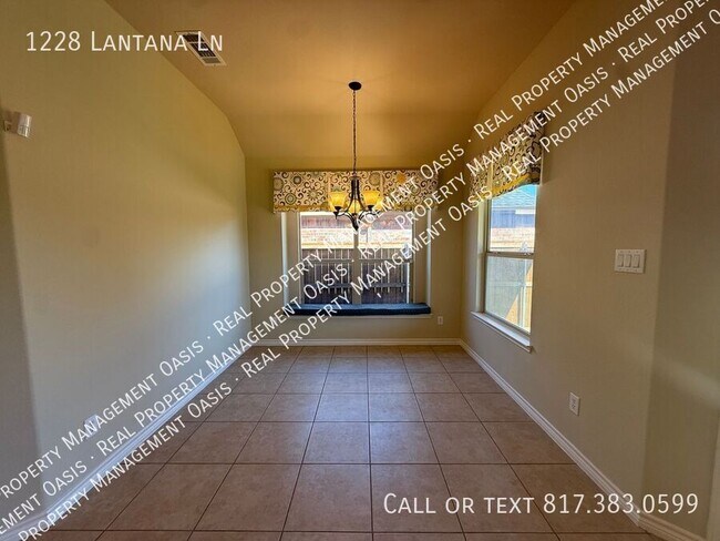 Foto del edificio - 1228 Lantana Ln
