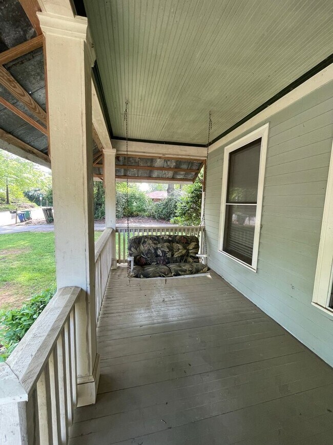 Building Photo - Normaltown Three Bedroom