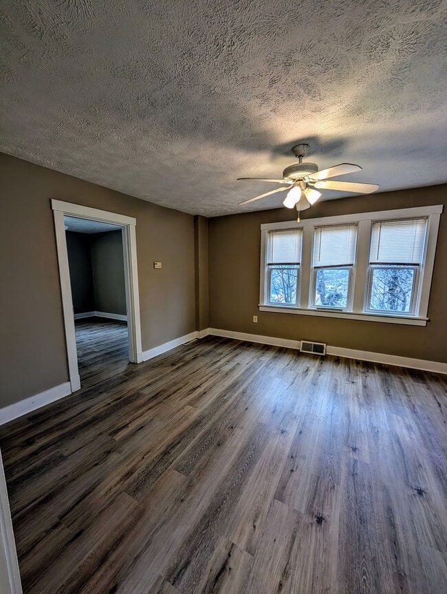 Photo - 1668 Crafton Blvd Apartment