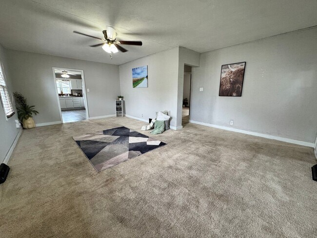 Foto del edificio - 3 Bed, 1 Bath Home for rent in Elk Run Heights