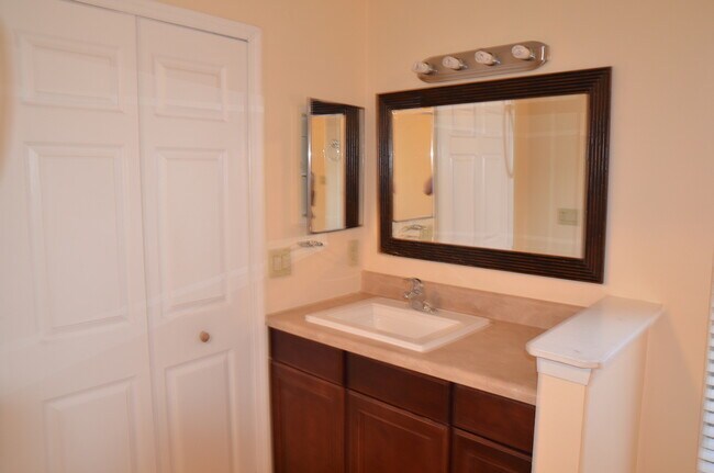 Foto del edificio - Cute and Updated 3/2 House with Pool in Willow Creek (Loch Hart Area)