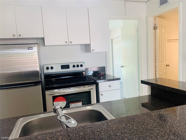 Building Photo - 1 br, 1 bath Condo - Cypress Village