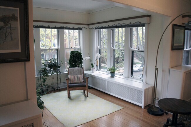 Building Photo - 1308 W Elmdale Ave