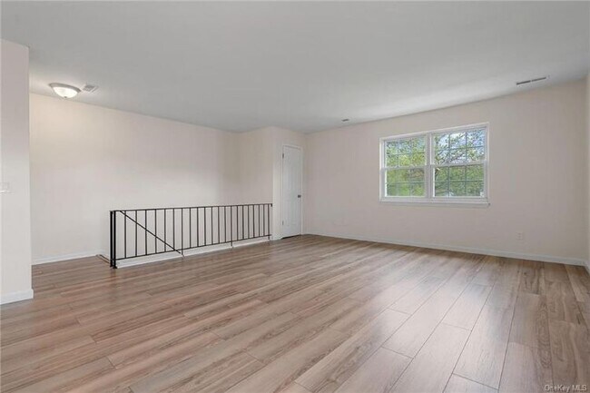 Building Photo - 276 Temple Hill Rd