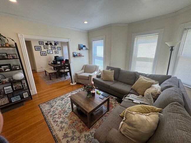 Foto del edificio - 5 Oak Square Ave