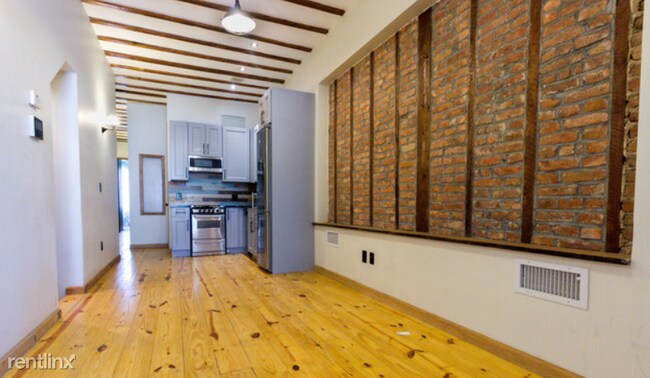 Building Photo - 210 Starr St