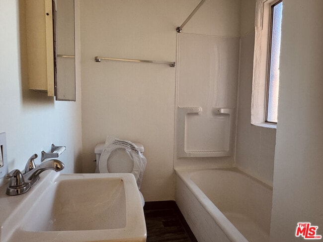 Foto del edificio - 920 S Hobart Blvd