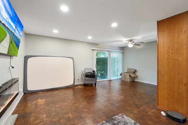 Building Photo - 8440 Linder Ct