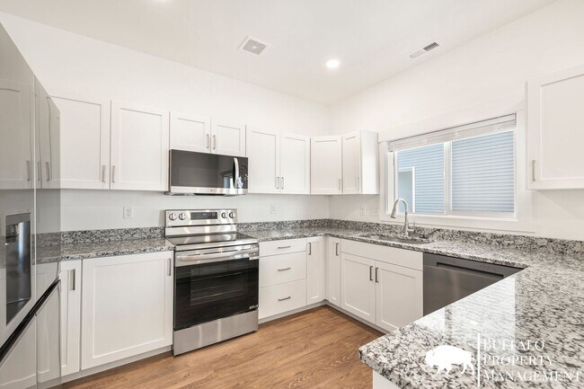 Foto del edificio - Beautiful brand new luxury 3 Bedroom 2.5 Bath townhouse!!