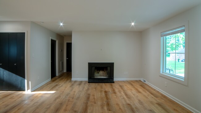 Building Photo - 639 Kirtley Way