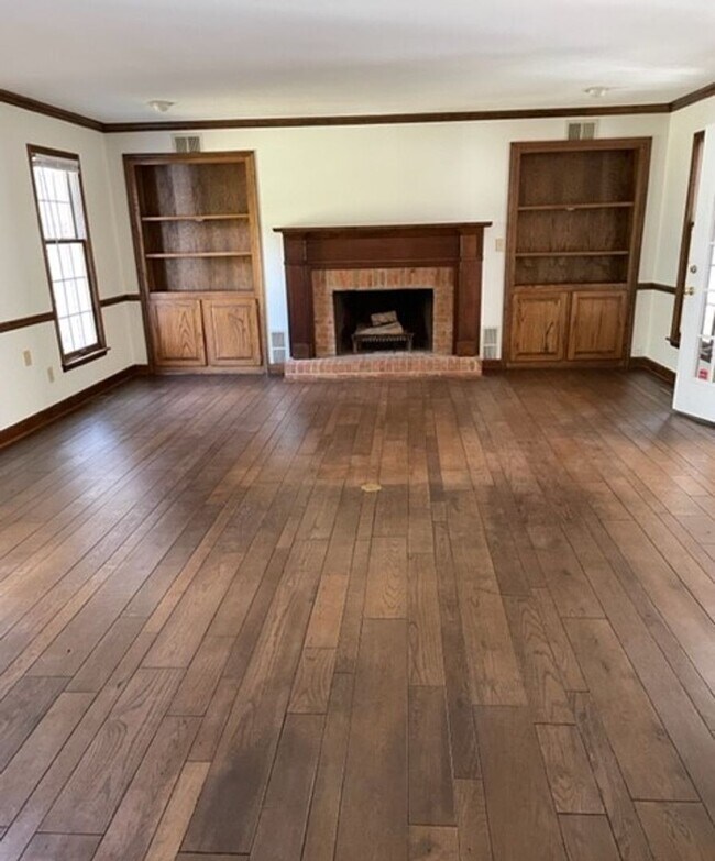 Building Photo - Beautiful updated 4BR/2.5BA home on 8.3 acres, with pool!