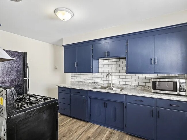 Building Photo - 5212 Bloomington Ave