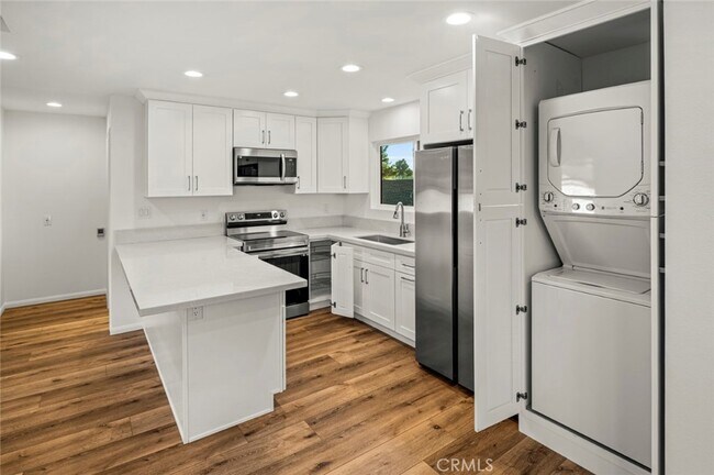 Foto del edificio - 4320 Forest Oaks Dr