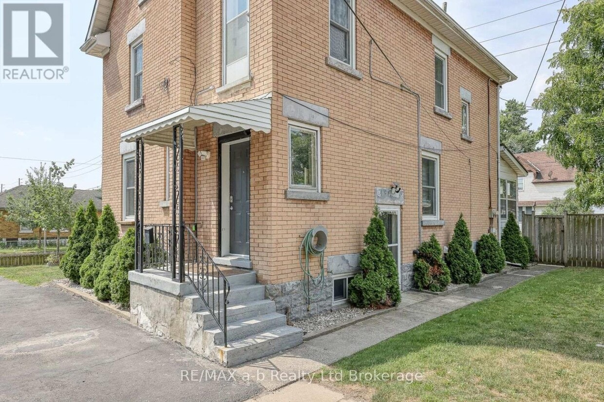 Photo principale - 74 Adelaide St S