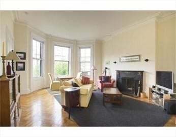 Building Photo - 396 Beacon St
