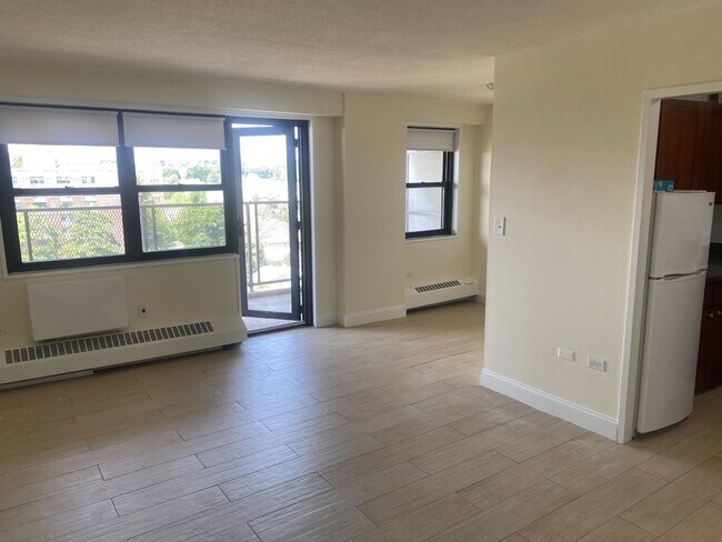 Building Photo - 80 Guion St