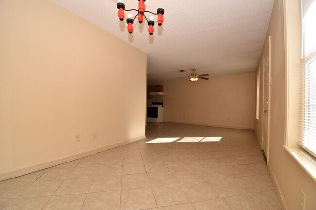 Foto del edificio - 402 W Florida Ave