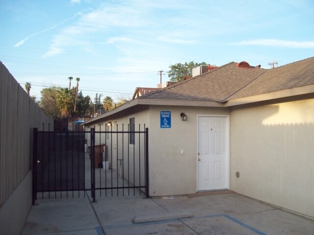 Building Photo - 1228 Pearl St