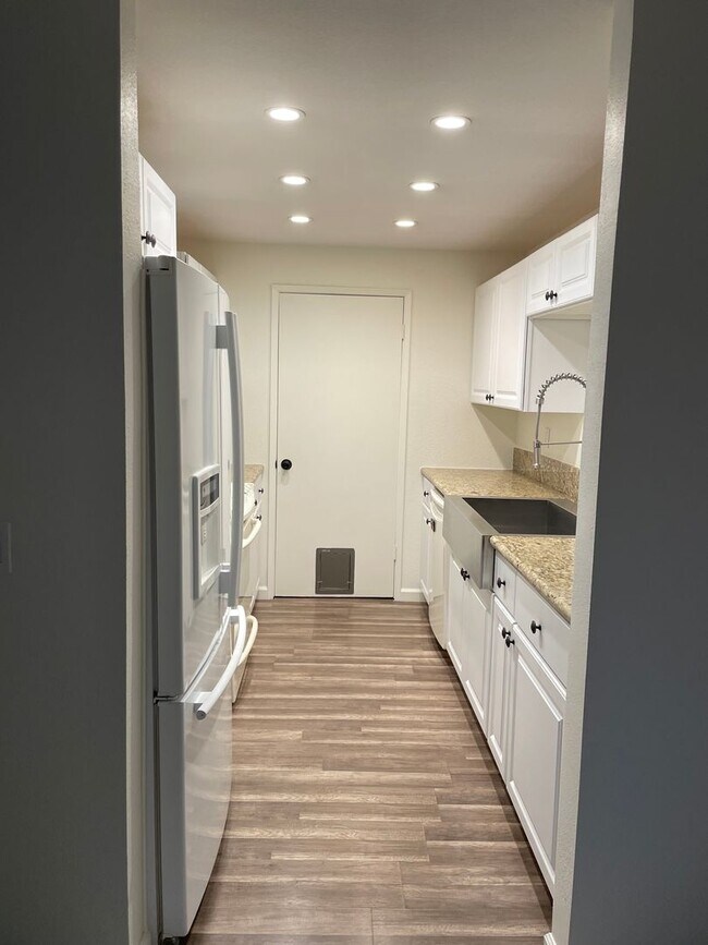 Building Photo - $2,250 - 2 Bed / 2 Bath Condo in La Mesa