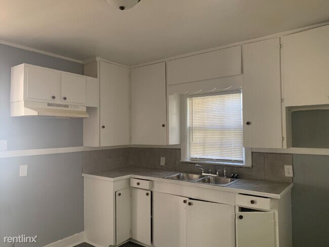 Building Photo - 2 br, 1 bath House - 136 N Sunset Ter